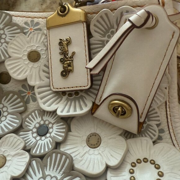 Coach Tea Rose Rogue 25 - Picture 13 of 15